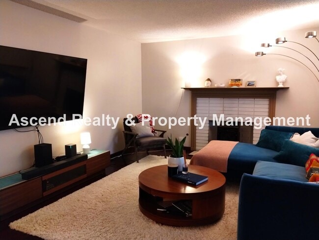 Photo - Ideal Hillsboro Location 2 Level Home with...