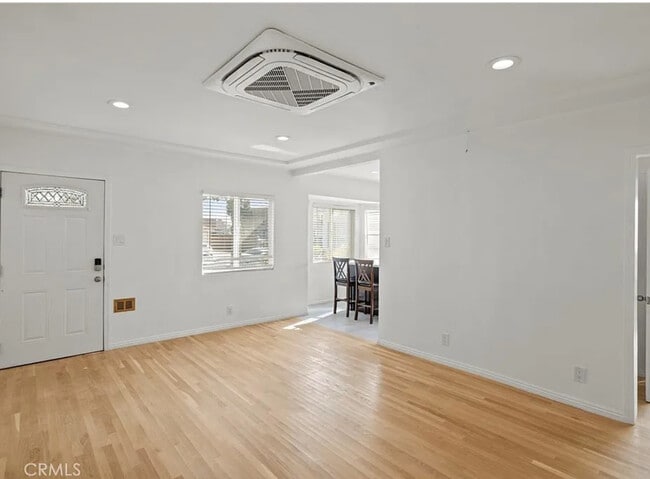 Photo - 300 W Hillsdale St