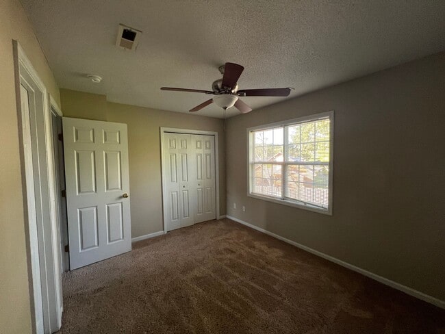 216 Palace Cir