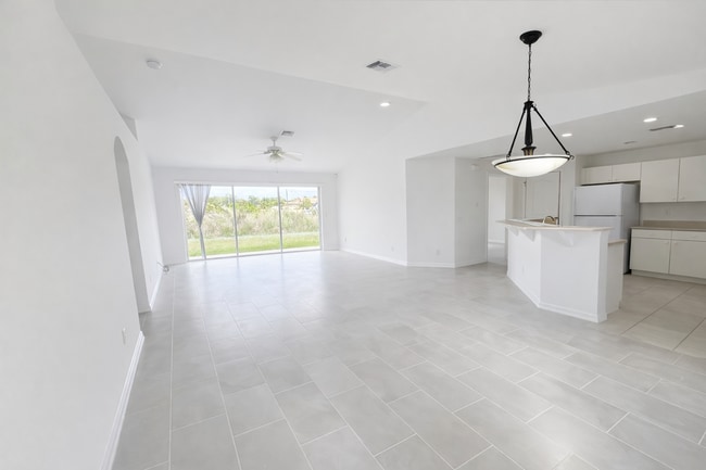 Photo - SPACIOUS 3Bd / 2 Ba SINGLE FAMILY HOUSE AVAILABLE