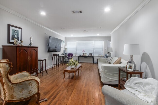 Photo - 11010 Cedarhurst Dr