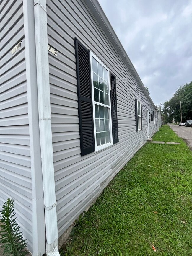 Building Photo - Gorgeous Updated 3 bedroom house!