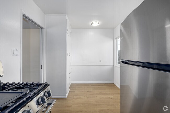 1BR, 1BA - 765SF - Kitchen