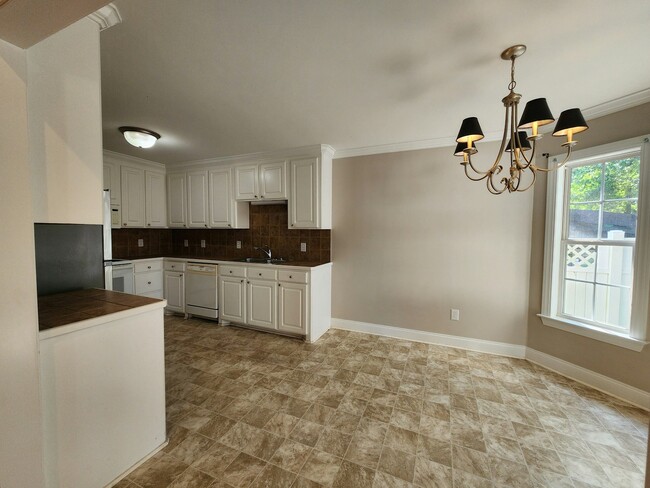 Photo - 381 Rosemount Dr