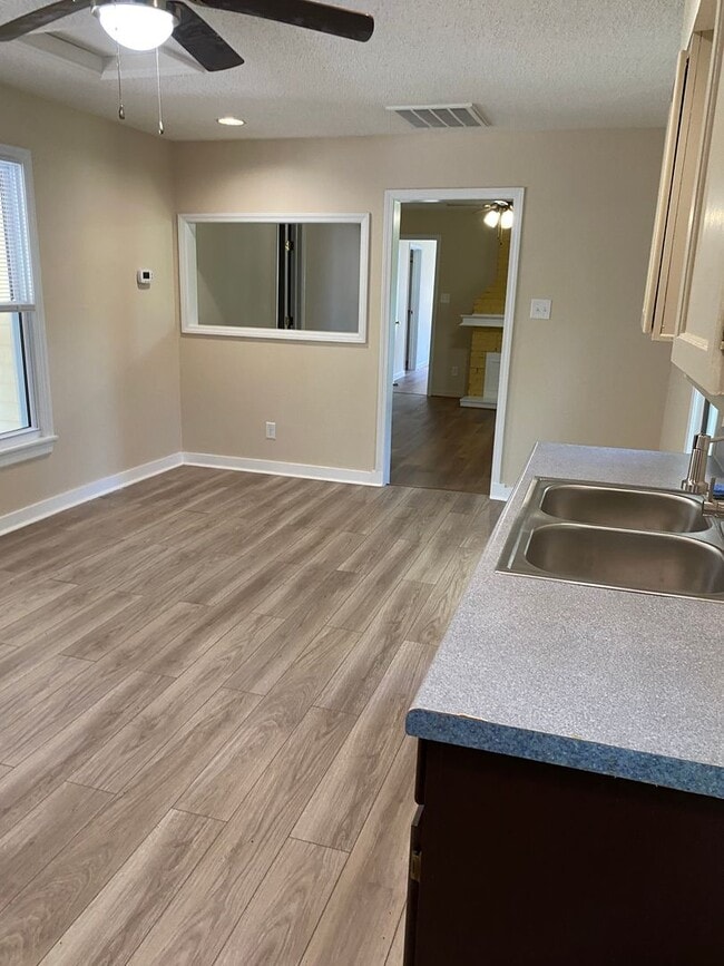 Photo - 802 N B St Unidad 802 N B St #3