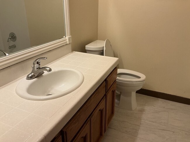 Photo - Los Caballeros #325 Unit 325B