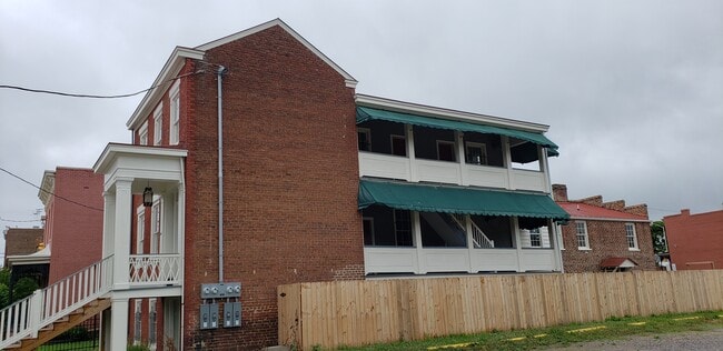 Exterior - 308 E Leigh St Apartments Unit 1