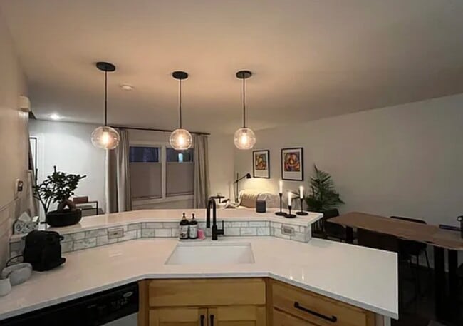 4536 Jefferson St Unit 3