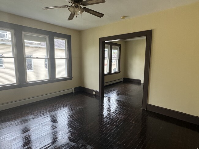 Comedor - 2436 E Main St Unidad 2436 E Main Street