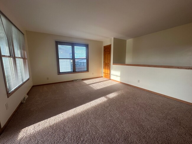 Building Photo - 315-317 N Watertown St Unit 317