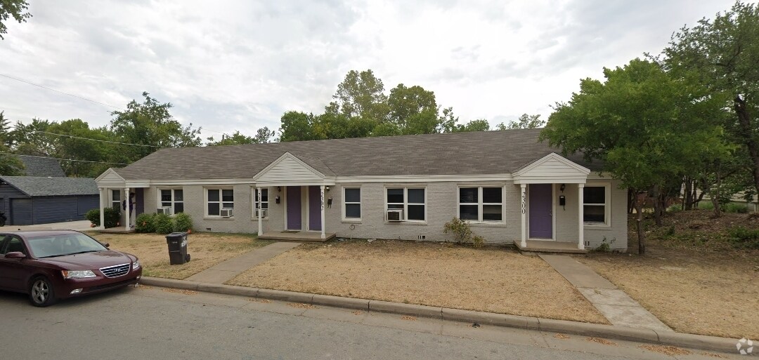 Photo - 2300-2306 W Lowden St