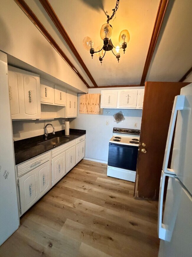 Photo - MadKooy-425 W 27th - New Unidad 4A