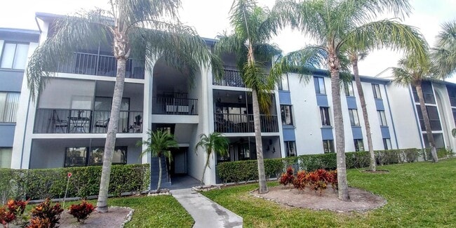 Building Photo - 1009 Green Pine Blvd Unit D3