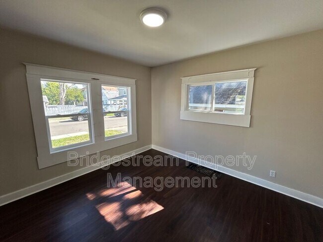 Photo - 2213 Ravenwood Ave