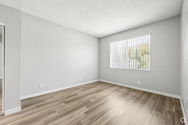 2BR, 2BA - 918SF - Primary Bedroom - Noho Huston