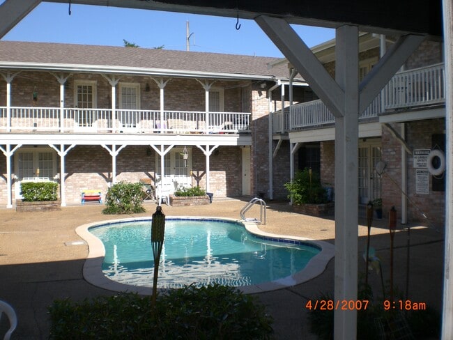 Building Photo - 209 Pine St Unit 7