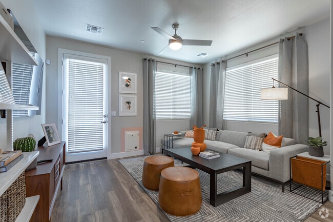 1BR, 1BA - 671 SF
