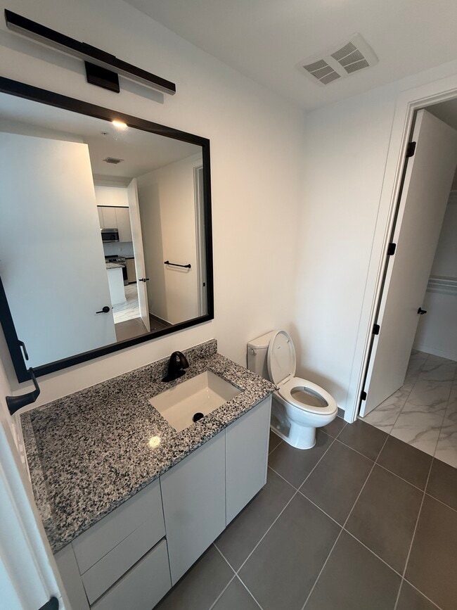 Photo - 2507 NE 182nd St Unit A2