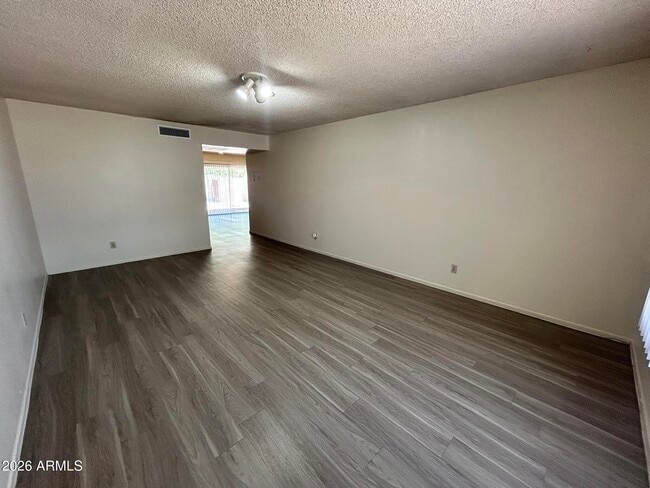 Photo - 5309 S River Dr