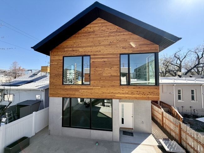 Unit B - 806 S Jefferson St Unit B