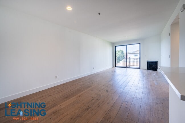 Building Photo - 8811 Burton Way Unit 209C Rental