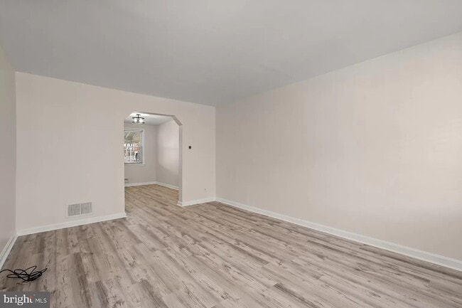 Photo - 708 Umbra St