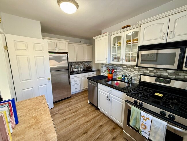 Photo - 444 Bedford St Unit 1R