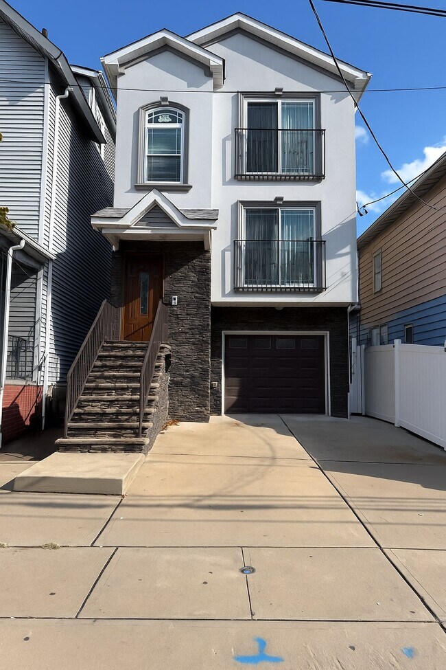 EXTERIOR - 159 Court St Apartamentos Unidad 2FL