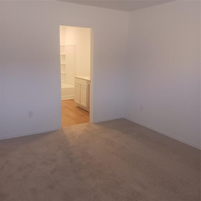 Photo - 1917 Black Poplar Wy