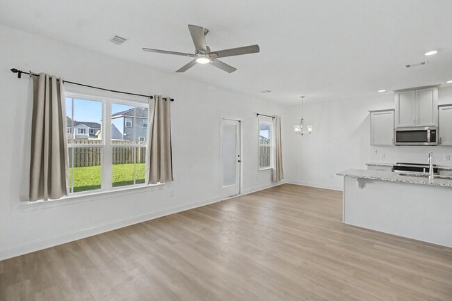Photo - 248 Buckingham Dr