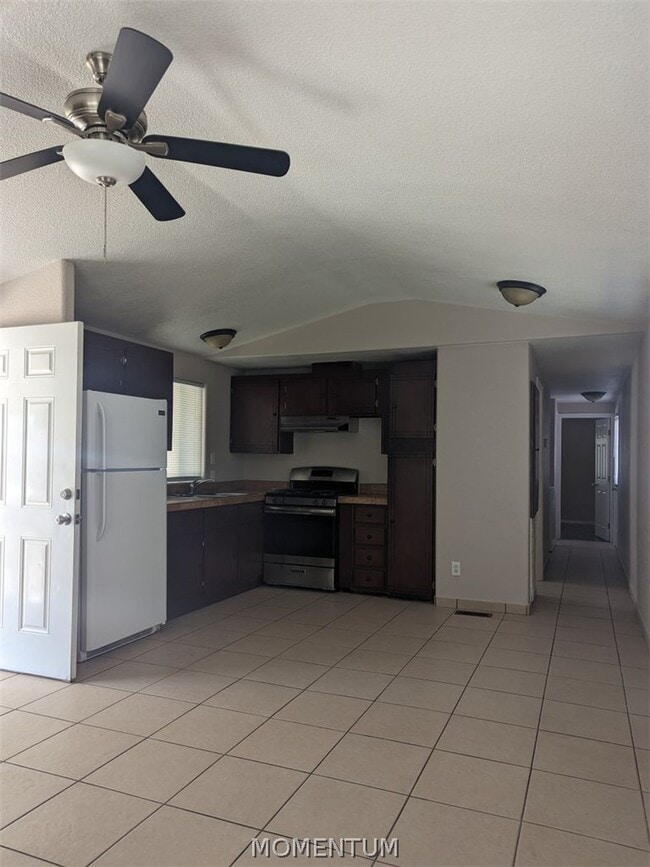 1825 Tejon Dr
