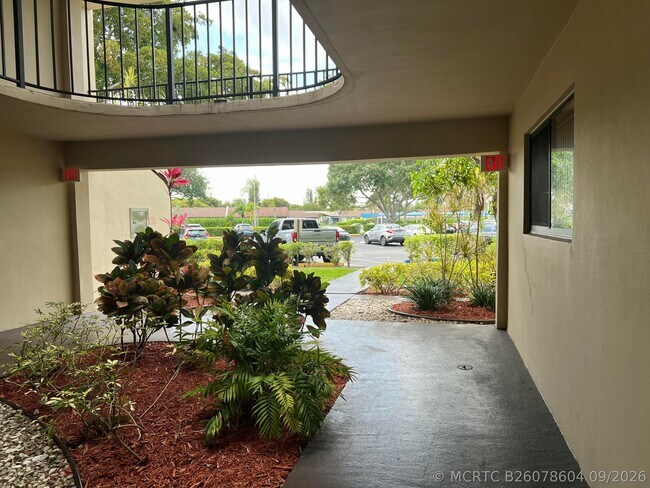 5220 Las Verdes Cir Unit 101
