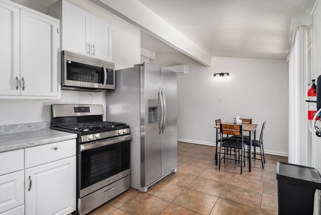 Building Photo - 45426 10th St W Rental