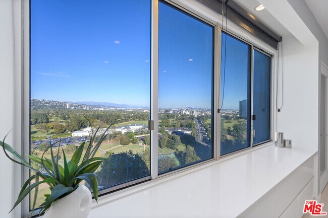 Photo - 875 Comstock Ave Unit 18B