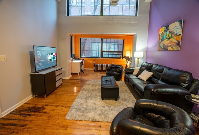 Photo - 624 E Walnut St Unit Mills9 110