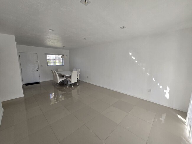Photo - 2-Bed, 2-Bath Miami Condo in HOA Community – Pool, Laundry On-Site