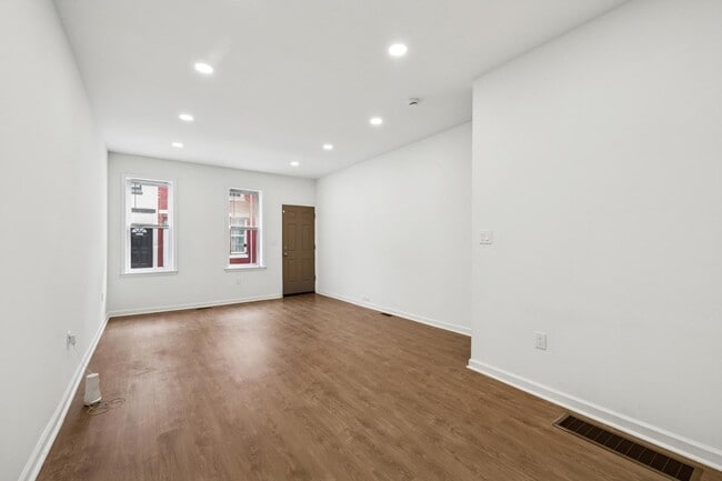 Photo - 2550 N Sartain St