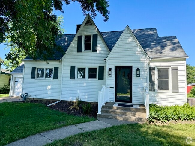 Building Photo - 323 N Vail St Rental