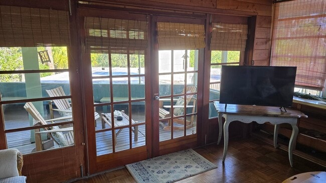 500 Hammock Rd Unit Upstairs