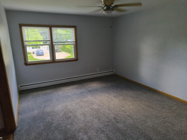 Dormitorio grande - 4311 S 46th St Unidad A