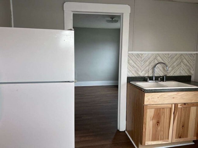 Building Photo - 2807 Spruce Ave Unit 2nd Fl.