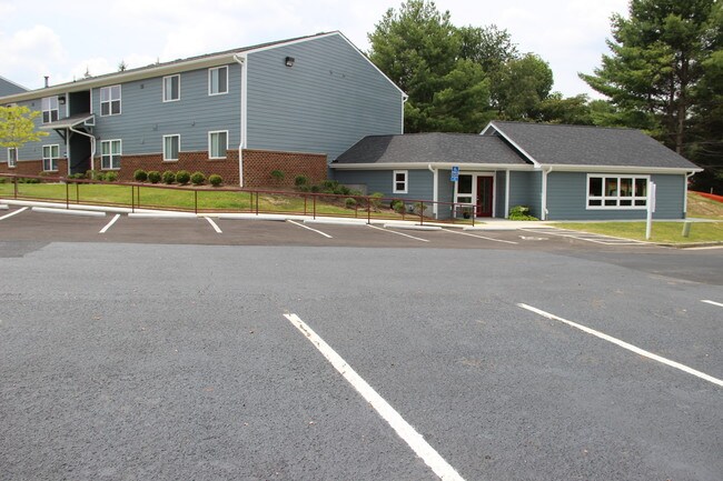 Photo - Laurel Woods Apartments