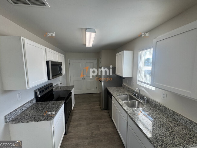 Photo - 104 Sarah Ln