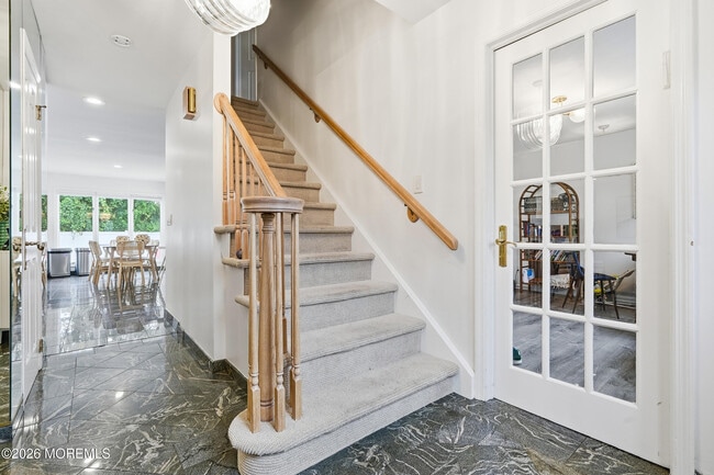 Photo - 304 Monmouth Rd