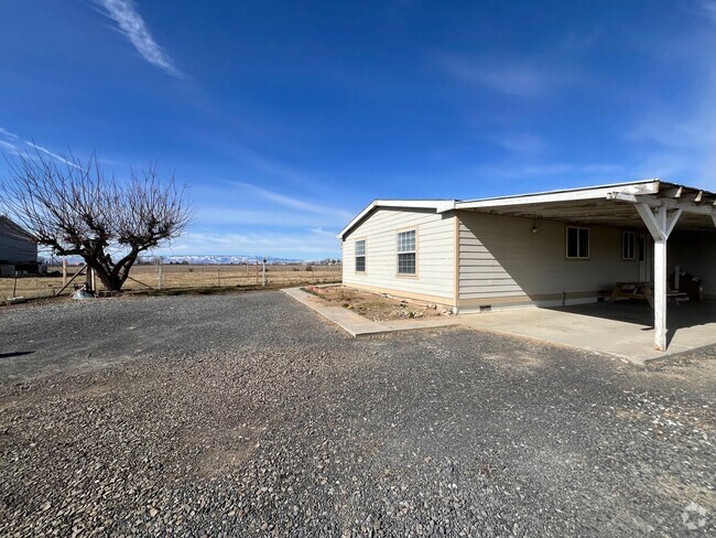 Building Photo - Cozy Country Living! Rental