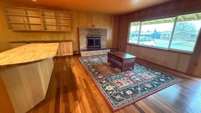 Photo - Spunky 3 Bedroom House in Westchester Lagoon! Available NOW!