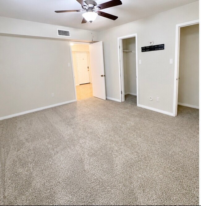 Photo - 4633 Wild Indigo St Unit 555