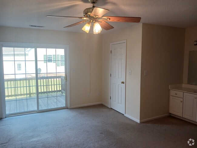 Building Photo - 106 Fort Bragg Dr Rental