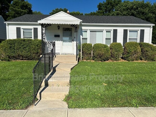 Photo - 215 N Walnut St House