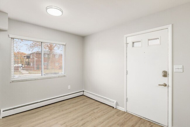 Photo - 639 Riverview Dr Unit 4